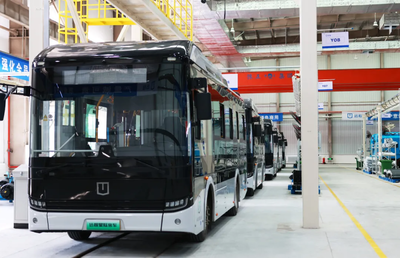 吉利远程醇氢生态大庆工厂首车下线，开启新能源商用车物流新篇章